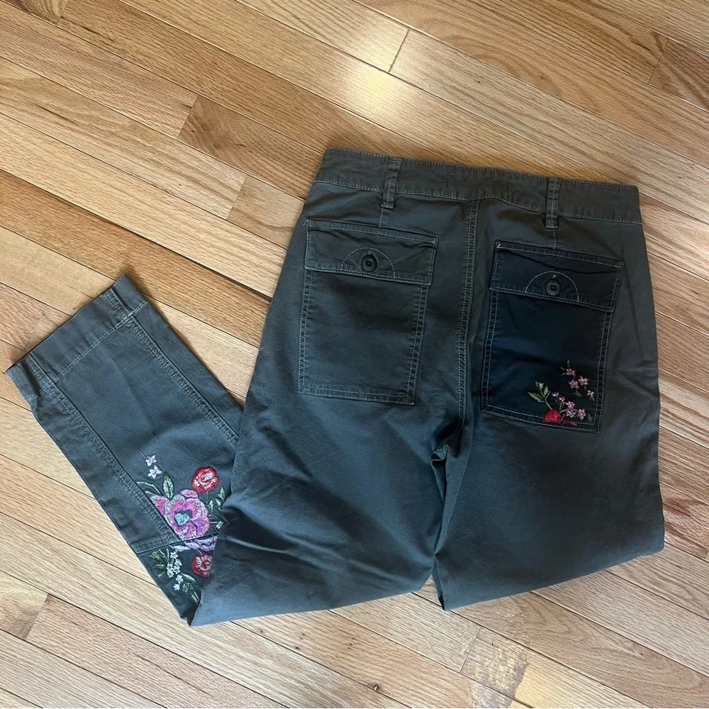 By Anthropologie Green Floral Embroidered Cargo Utility Pants Size 27 - Picture 9 of 9